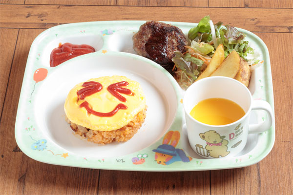 キッズプレート オムドリアチキントマトライス 本体価格590円/税込649円