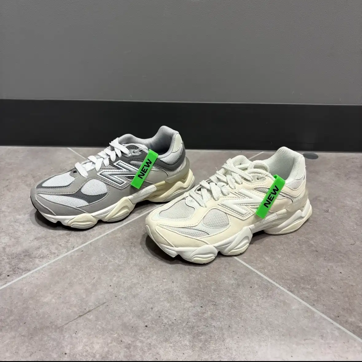 New balance　大人気9060からジュニアサイズ発売！！