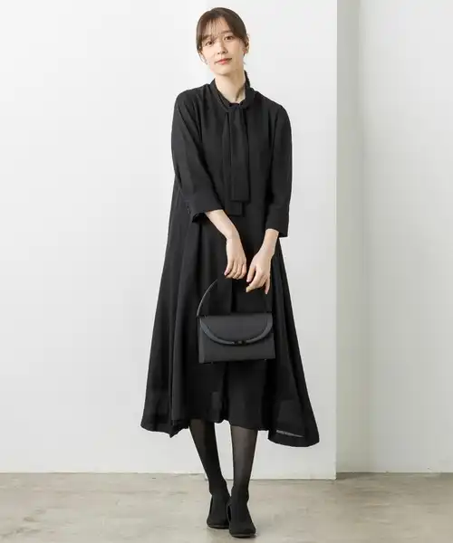 【7分袖】【洗える】≪デザインブラック≫ボウタイフレアワンピース
