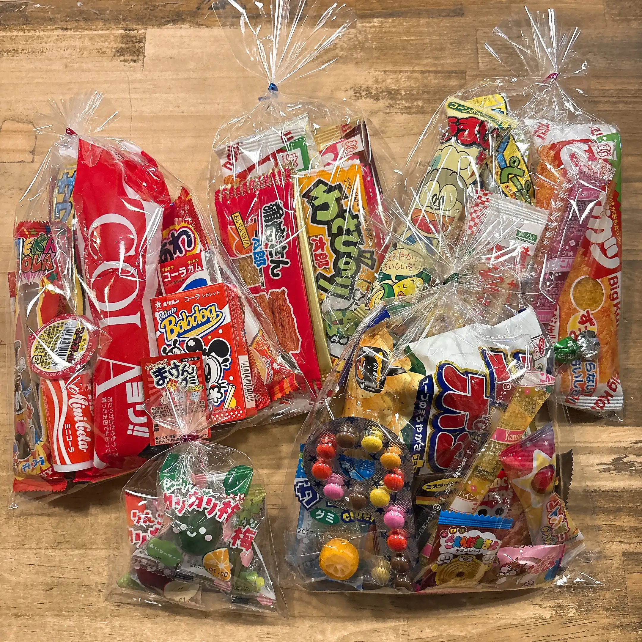 お菓子の詰め合わせご注文承っております