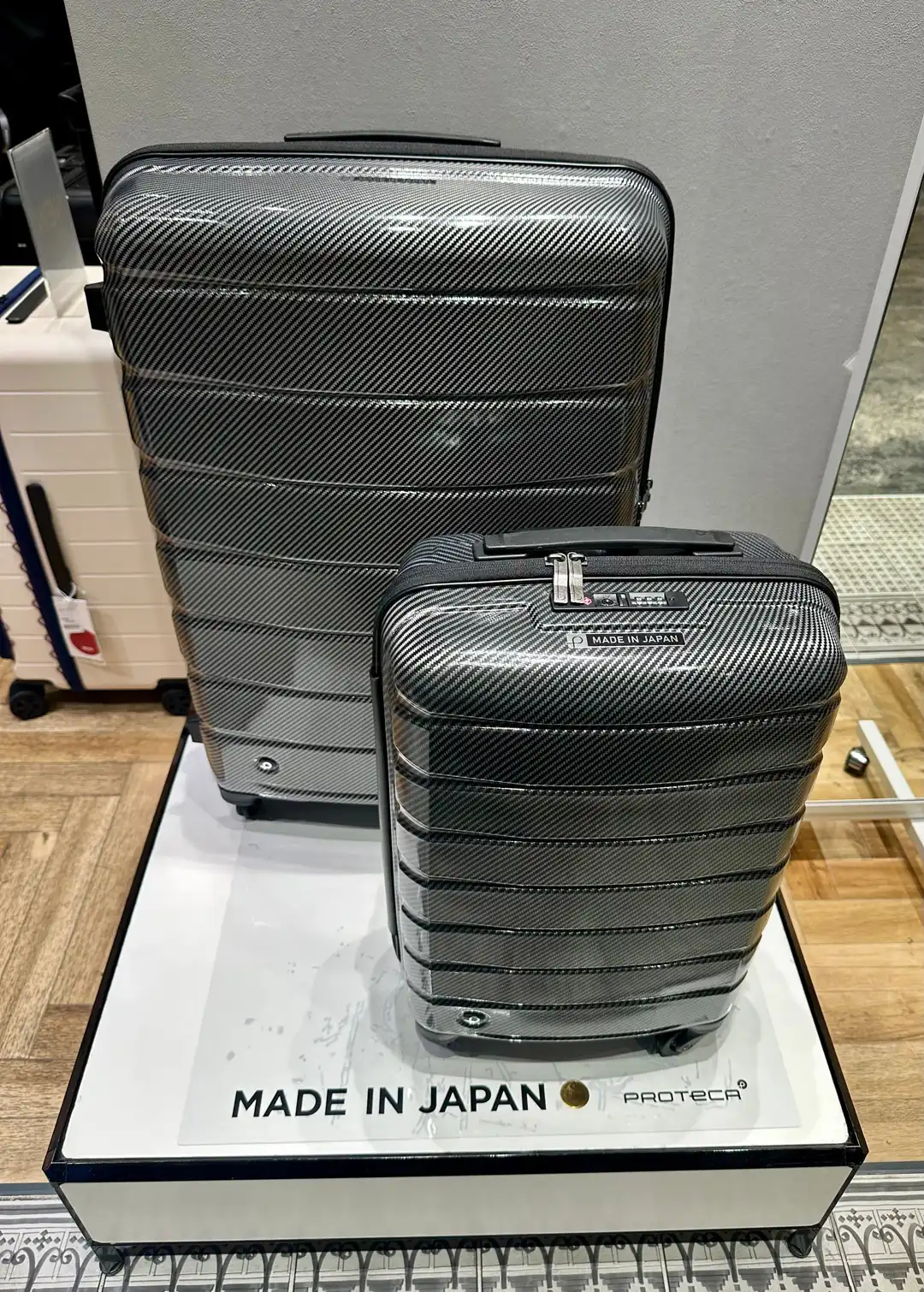 プロテカ軽量スーツケース入荷しました