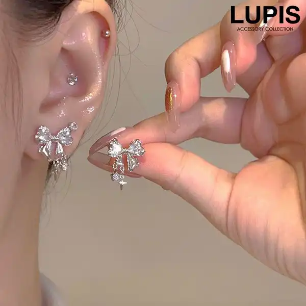 シャイニングリボンピアス
