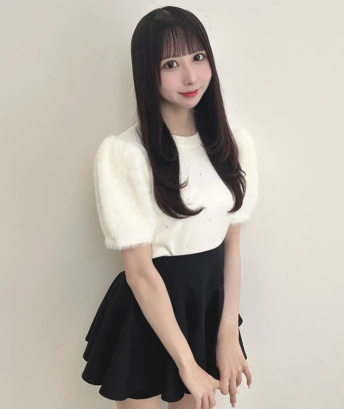 袖フェザー装飾飛ばしニット