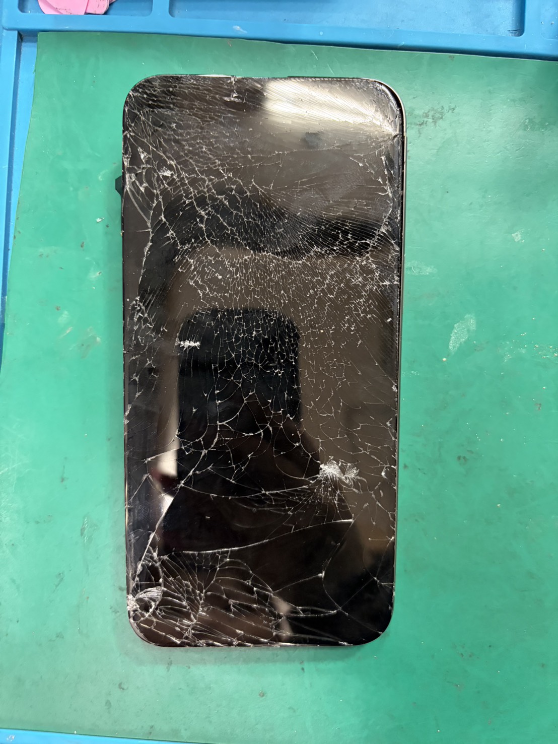 ニュース｜ショップニュース｜iPhone15ProMaxの 画面割れ修理も当店に