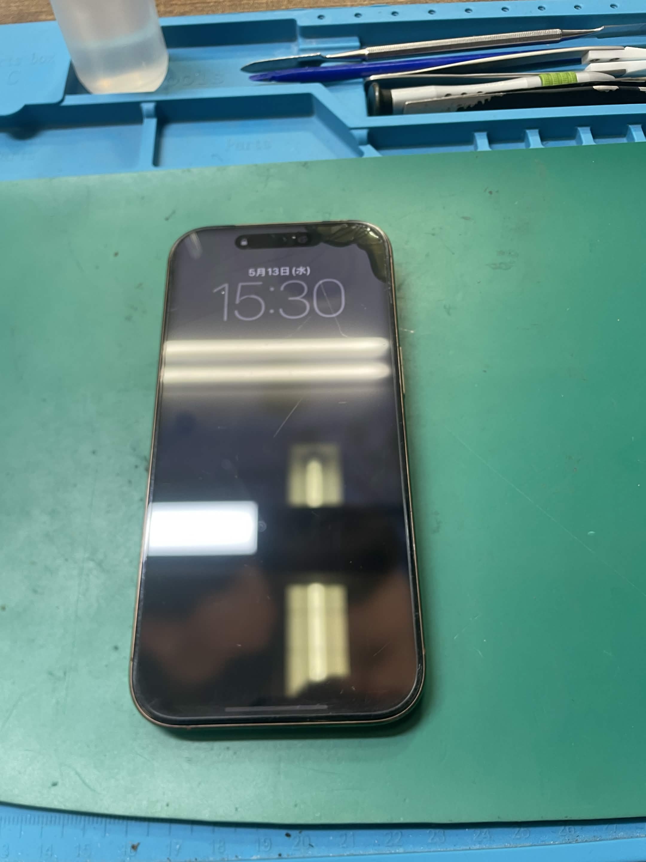 液晶漏れを起こしてしまったiPhone16の液晶交換修理