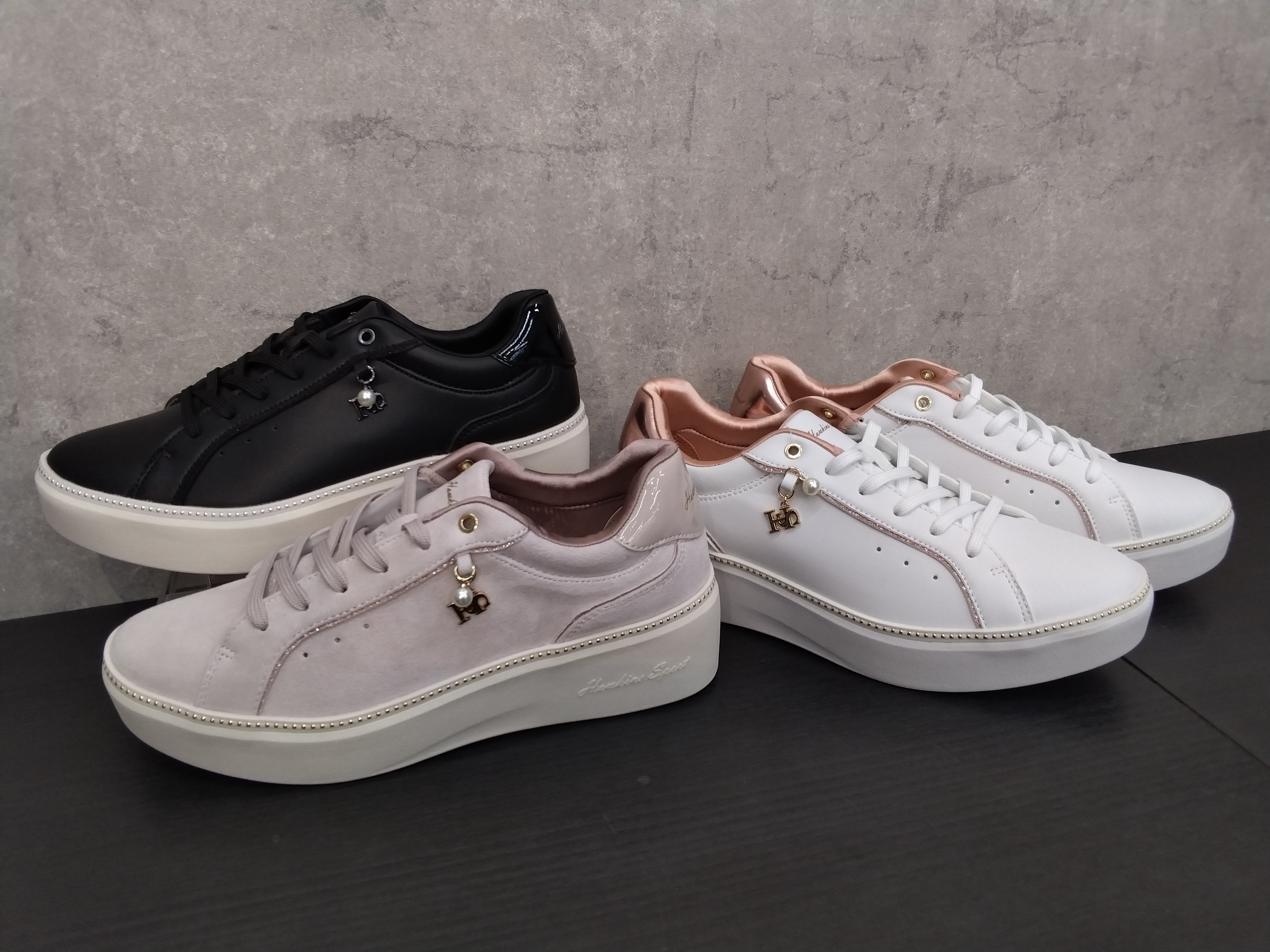 HAWKINSレディーススニーカーご紹介！！