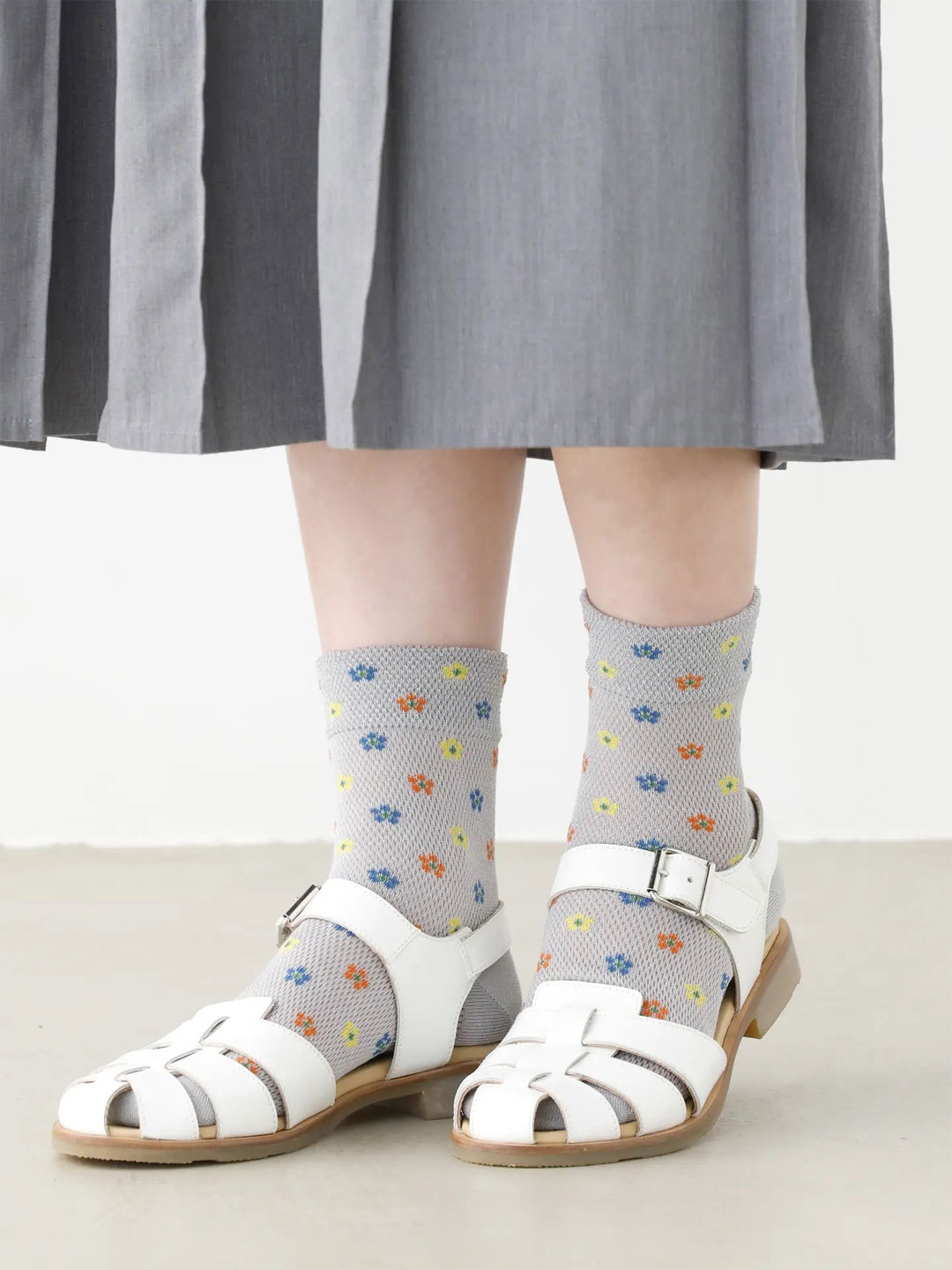 涼しくすごそう特集（靴下屋）