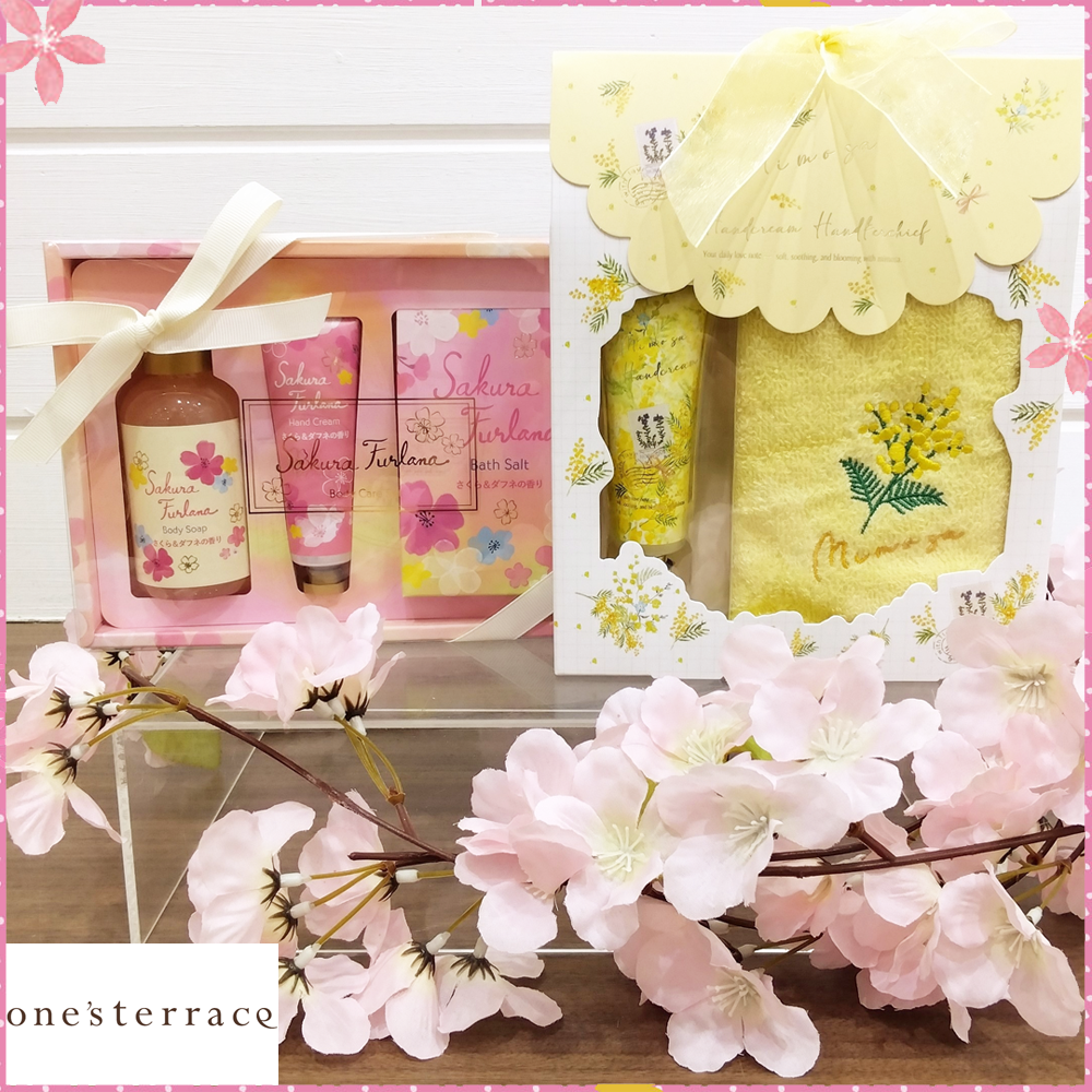 さくらフルラーナボディケアセット/ミモザの手紙 ハンカチ＆ハンドクリームセット