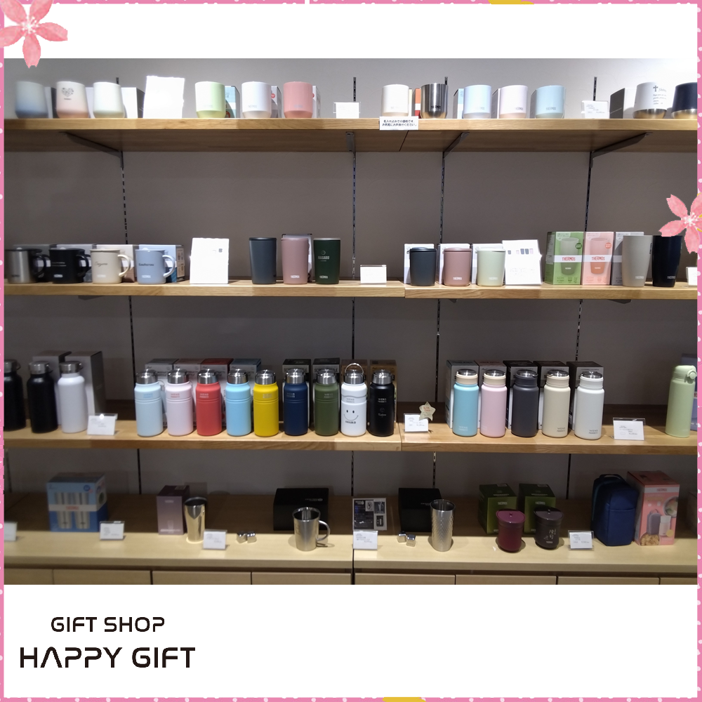 店内の水筒、ボトル、タンブラー商品