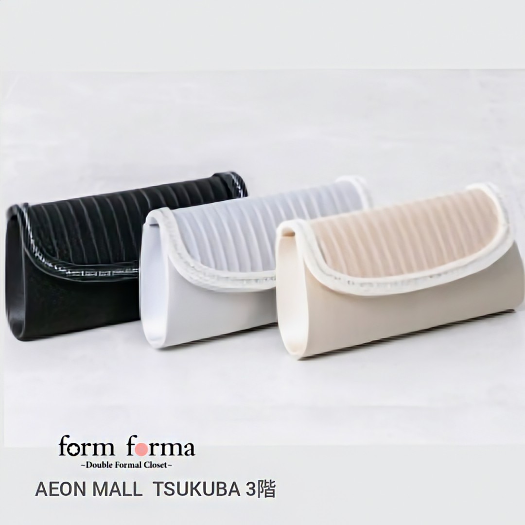 プリーツデザインのクラッチバッグ