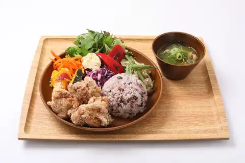 鳥○食堂×タニタカフェ