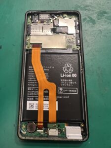 AQUOSsense4の バッテリー交換も当店にお任せ!