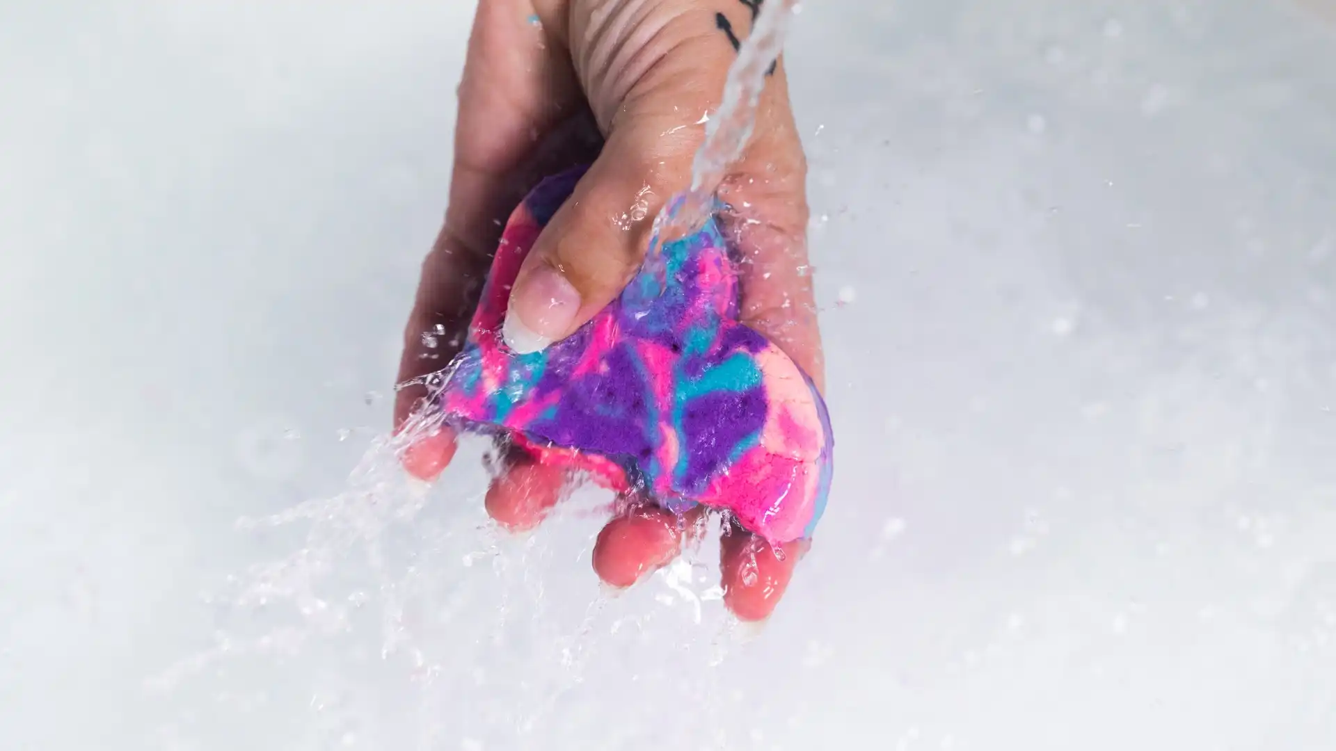 【LUSH】スリーピーバブルバー製造体験ワークショップ