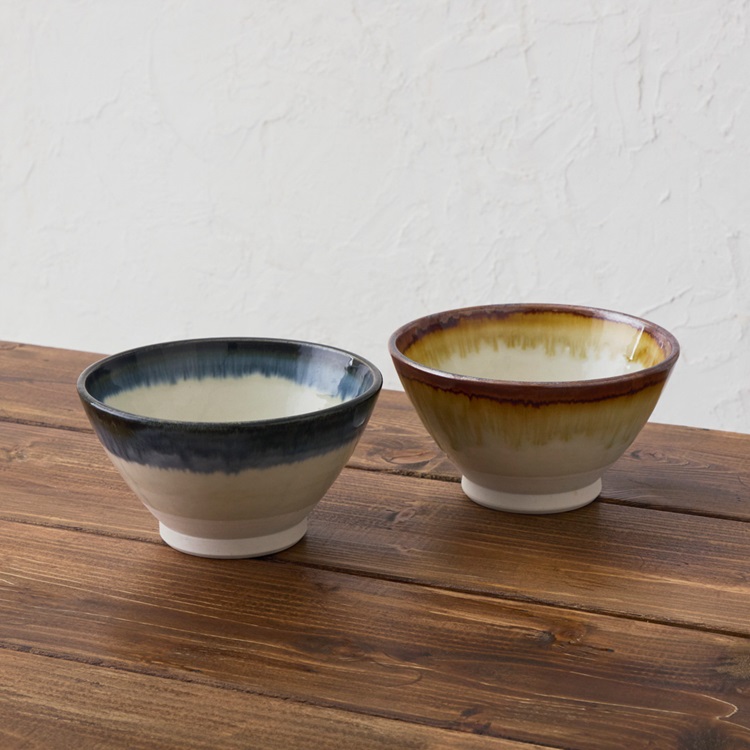 手仕事の風合いを感じる美濃焼の食器