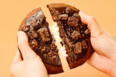 のび～る餅が飛び出す！“チョコもっちー“フレーバー新登場！