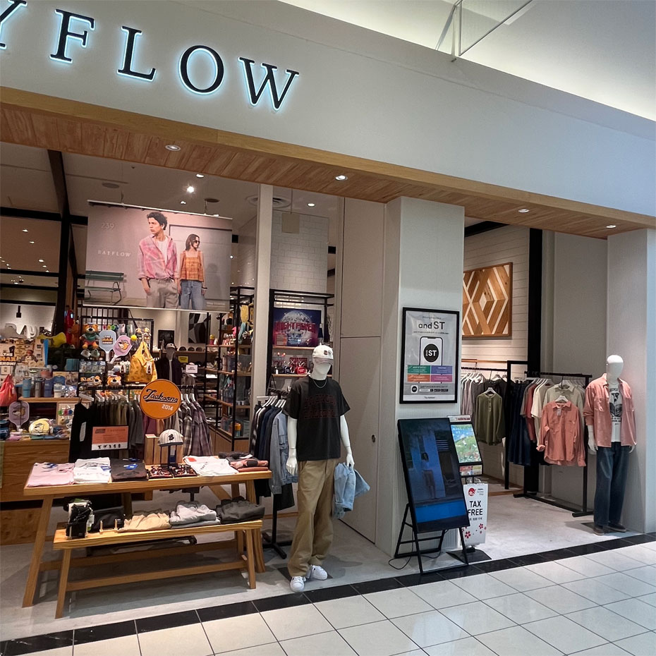 夏物のお洋服・雑貨多数入荷!!