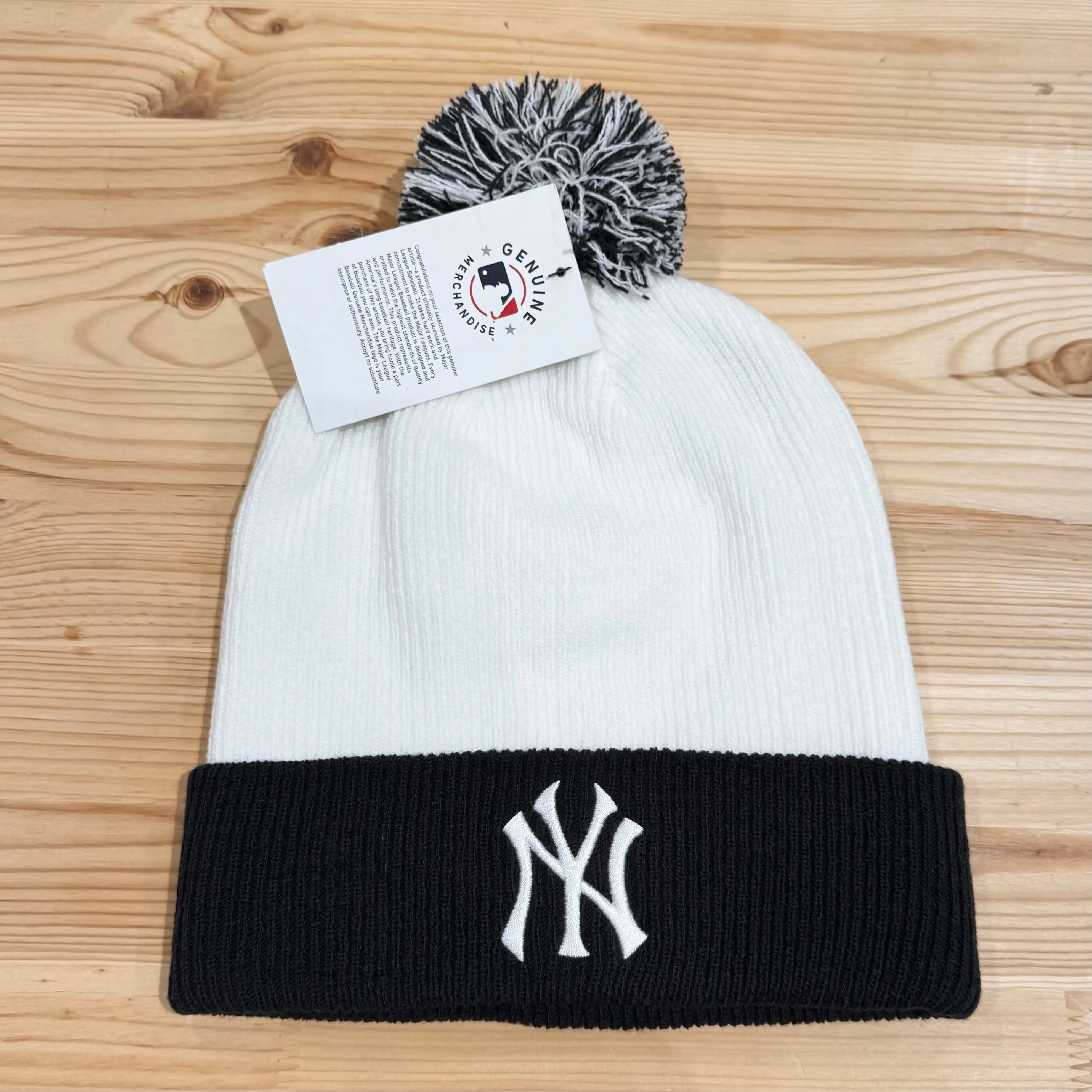 NIKE　YANKEES　スタンダードカフポムビーニーキャップ