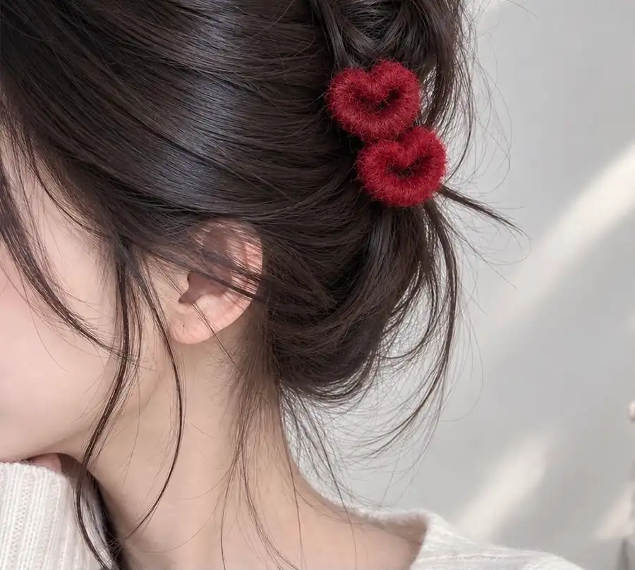 毛糸ハートヘアピン