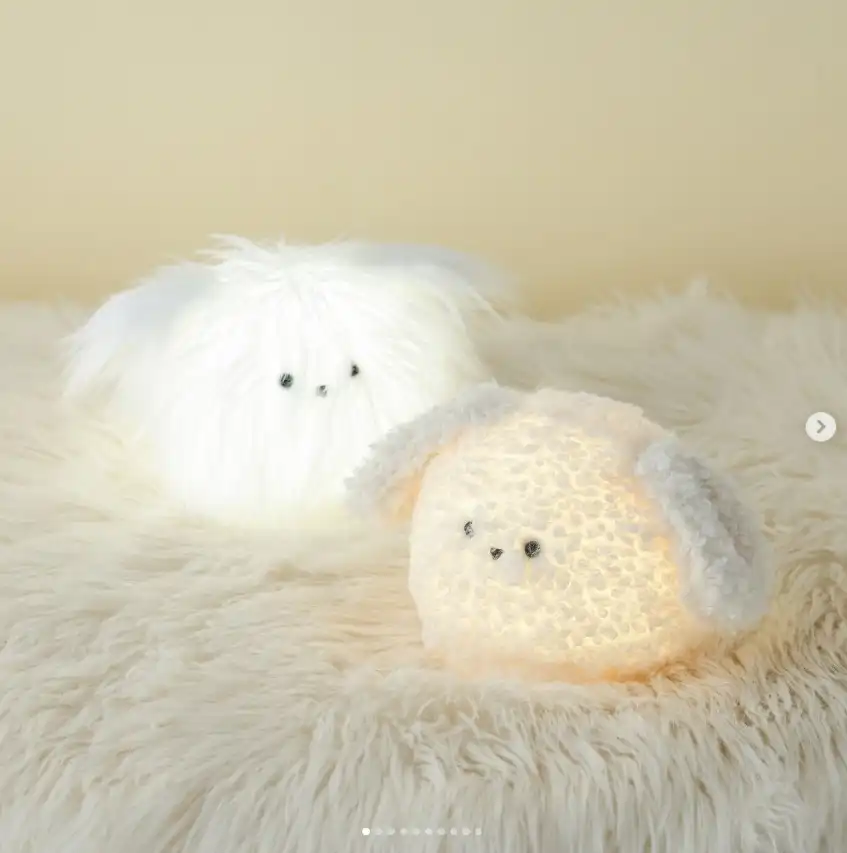 頭をポンポンすると、ぽわんと優しく光る“モフモフわんこランプ” が登場！ 