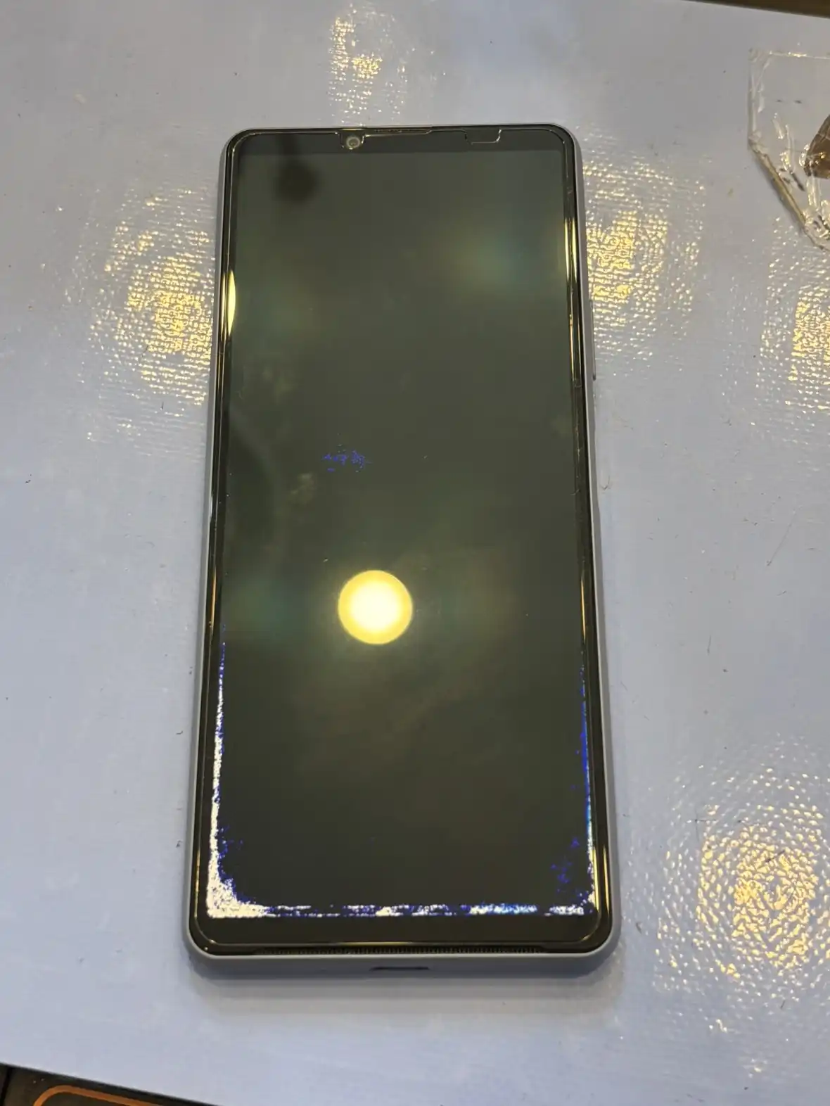 【Xperia修理も受付】画面が真っ暗で映らない大ピンチ…お買い物中にデータそのまま解決!
