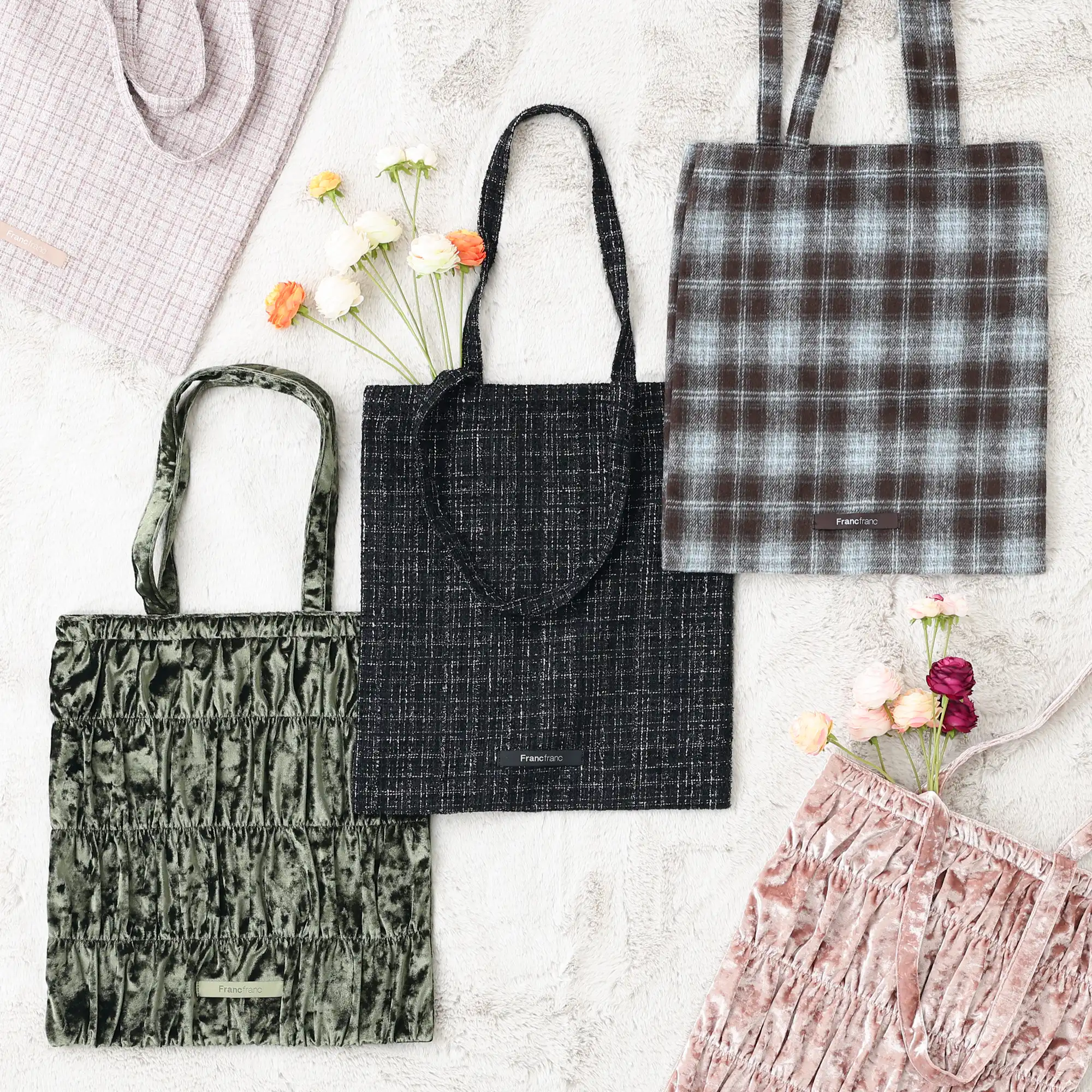 \NEW/秋冬仕様のロゴトート登場♡