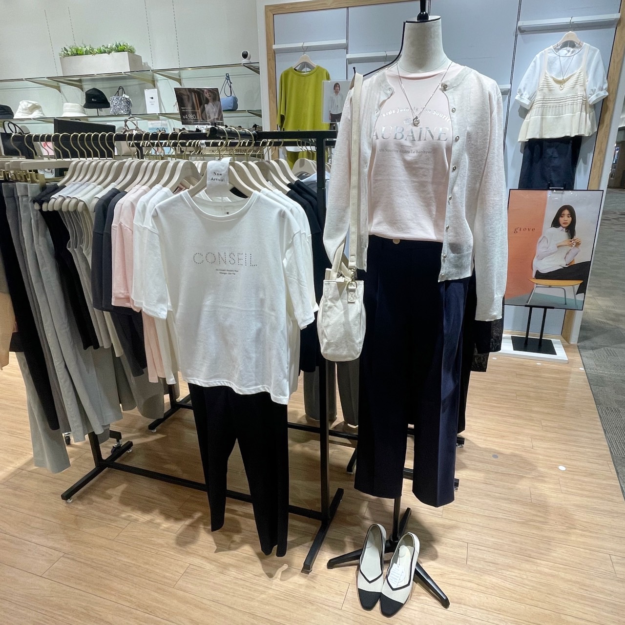 ★主婦に嬉しい機能付き！5部袖ロゴTシャツのご紹介です★