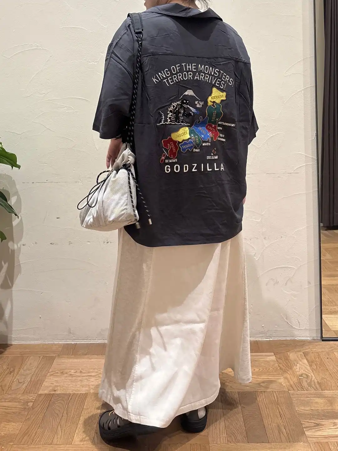 ニコアンド×ゴジラのコラボアイテム販売中です！