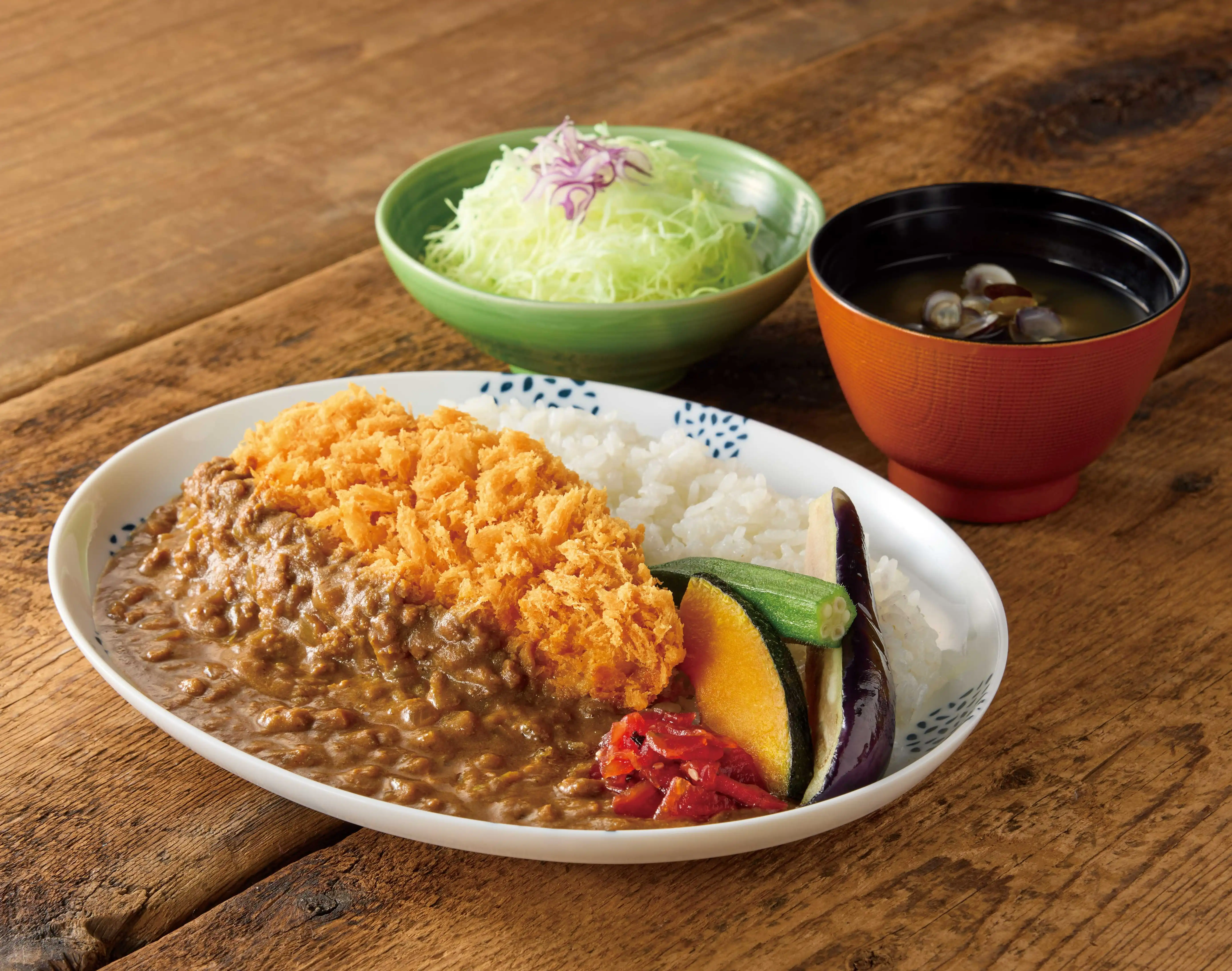 期間限定！「夏野菜のスパイシーカツカレー」