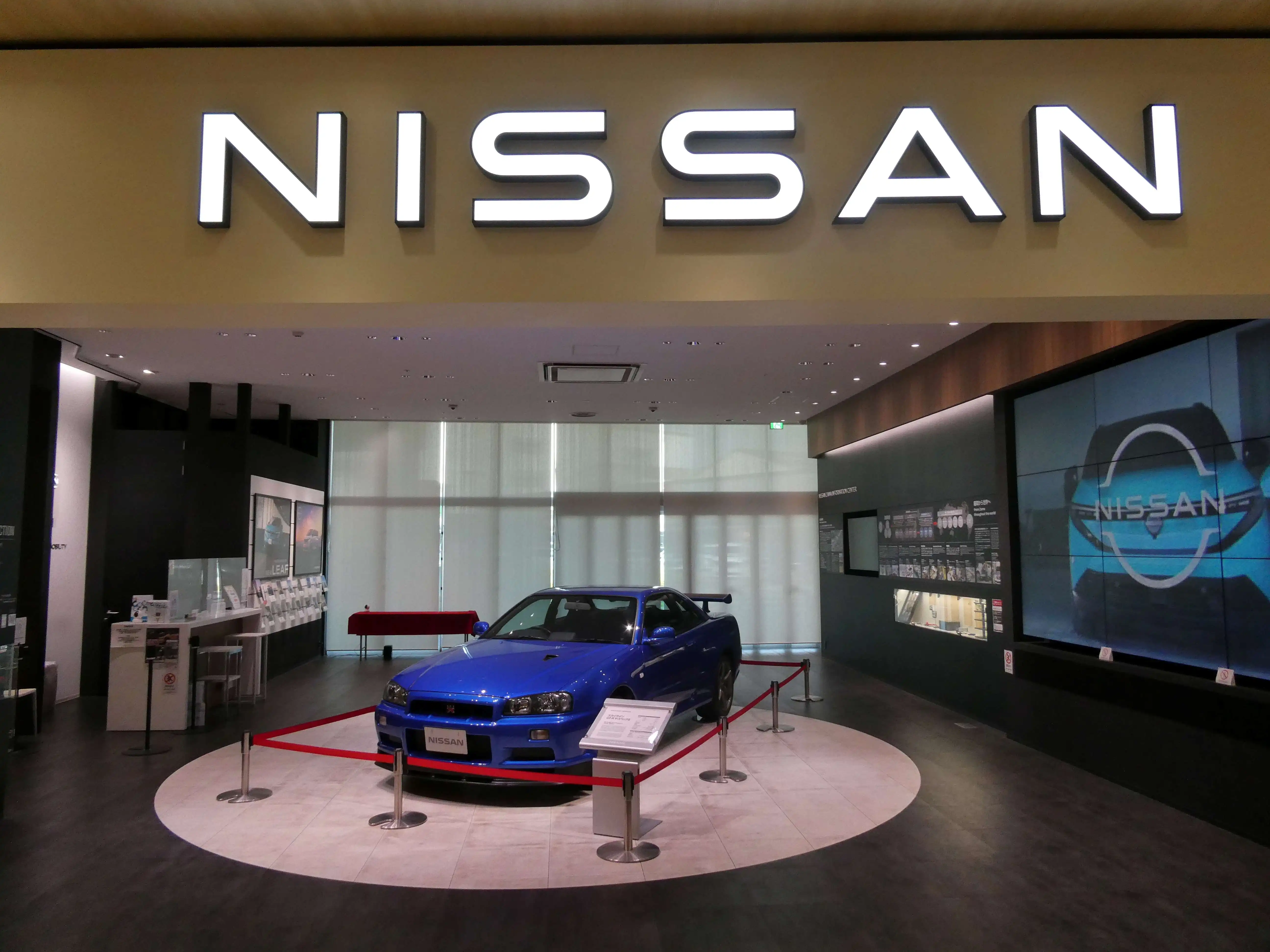 スカイラインGT-R  V・スペックII 　展示中！