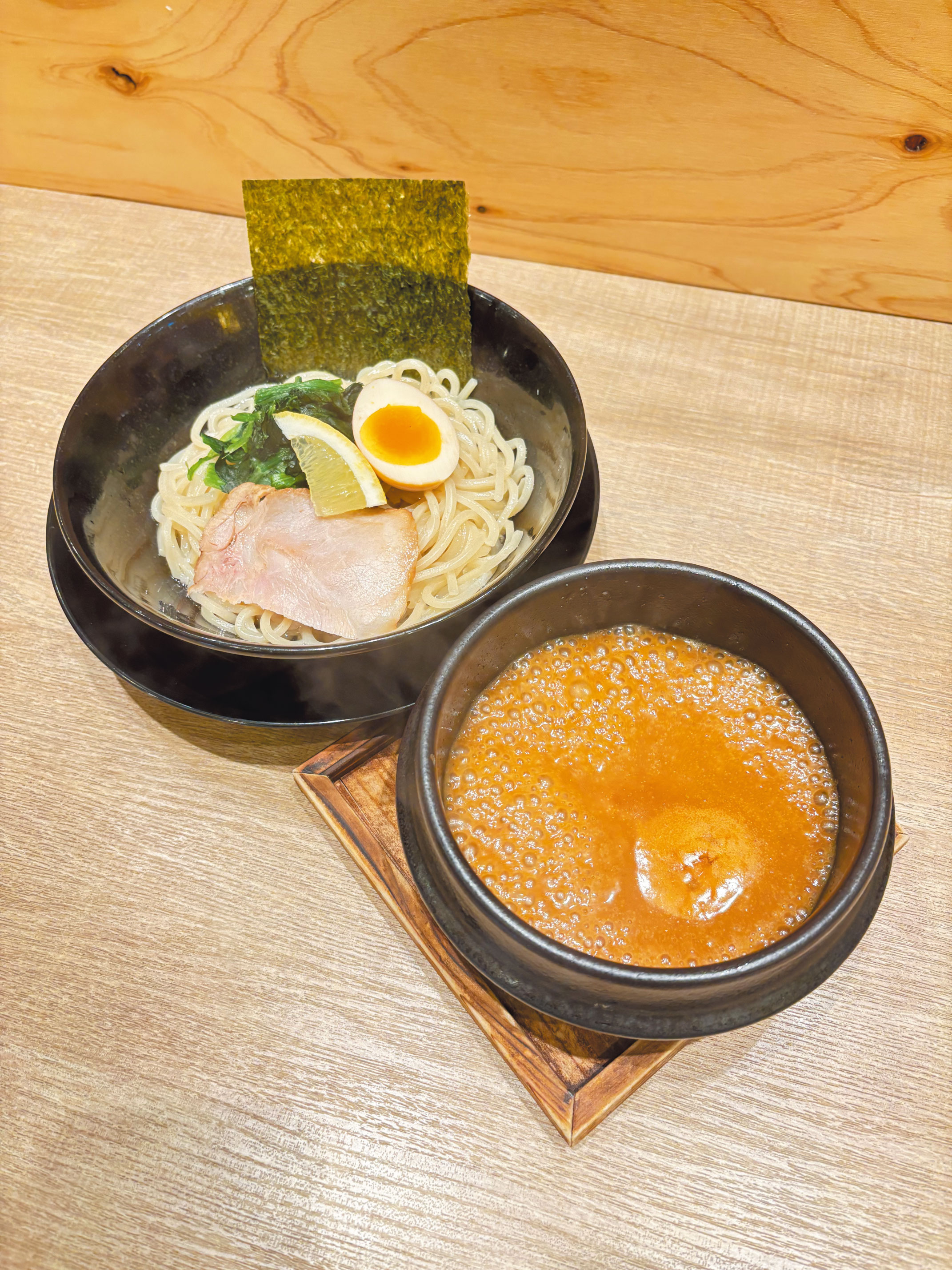 【4/24㊎～4/30㊍】濃厚豚骨伊勢海老つけ麺ご注文で、烏龍茶 無料サービス