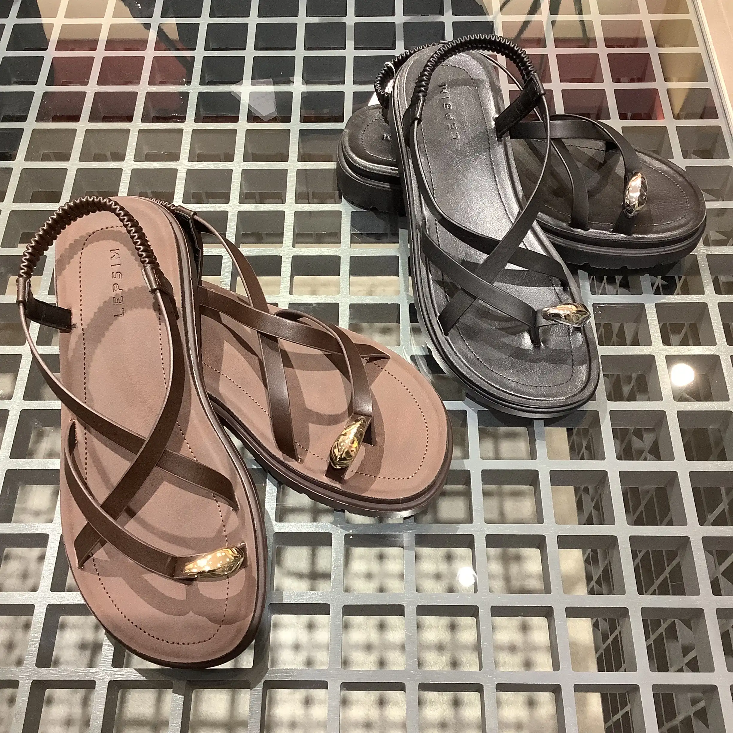 【再入荷】人気のメタルサンダル