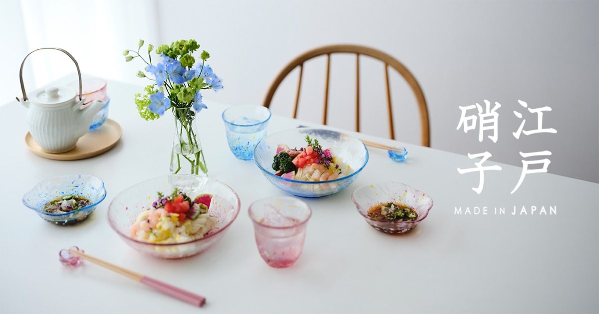 初夏の光を映す、江戸硝子のある食卓