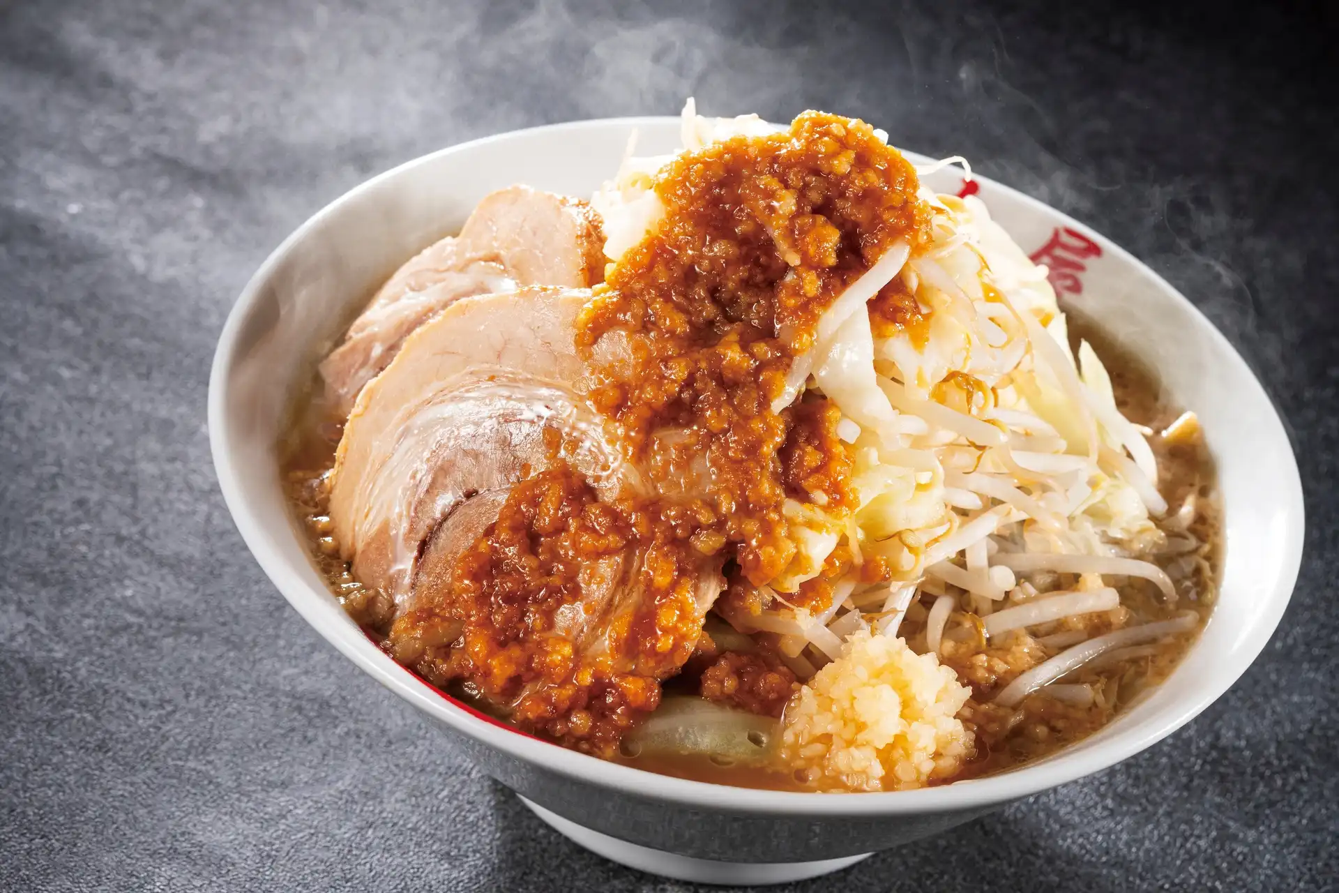 【期間限定】ガツンと旨い！にんにく背脂醤油ラーメン