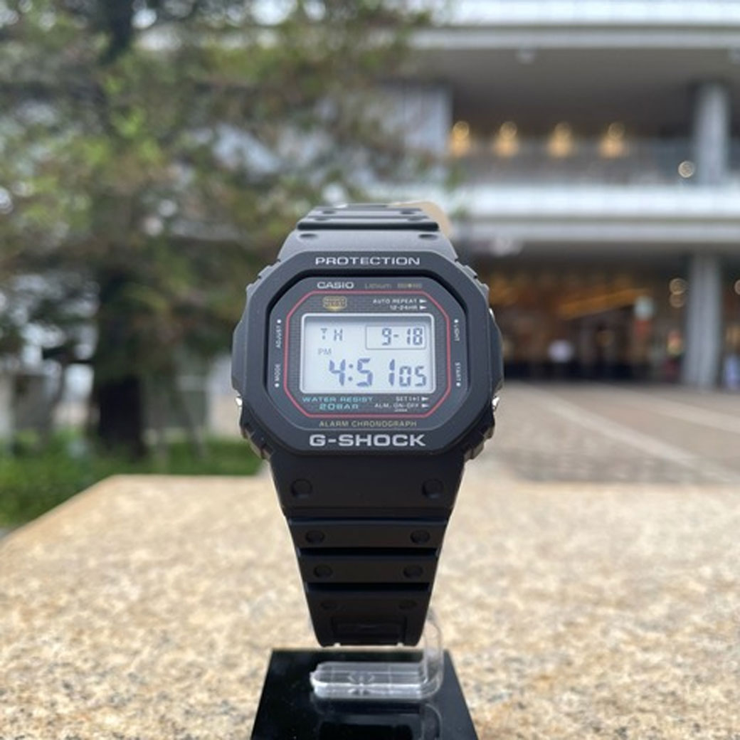 G-SHOCK  初号機のデザインをそのままに復刻した人気モデル