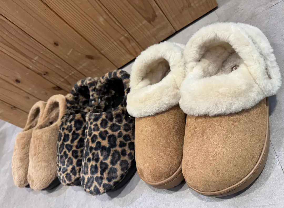 CROCSモコモコサンダル入荷