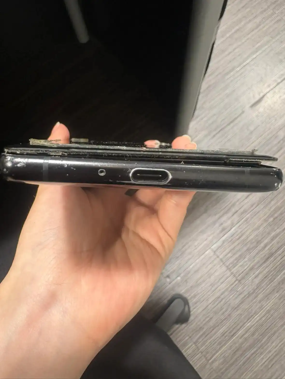 【Xperia修理も受付】バッテリー膨張の大ピンチ…お買い物中にデータそのまま解決！