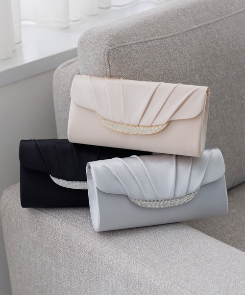 ストーンビジューのクラッチバッグ