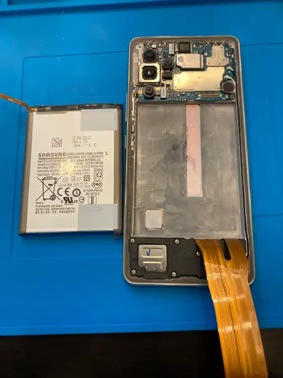 【Galaxy修理も受付】バッテリーが劣化した大ピンチ、お買い物中にデータそのまま解消！