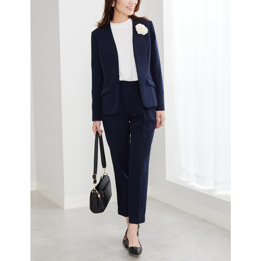 ハレの日でもオフィスでも、幅広いシーンで活躍のセットアップ