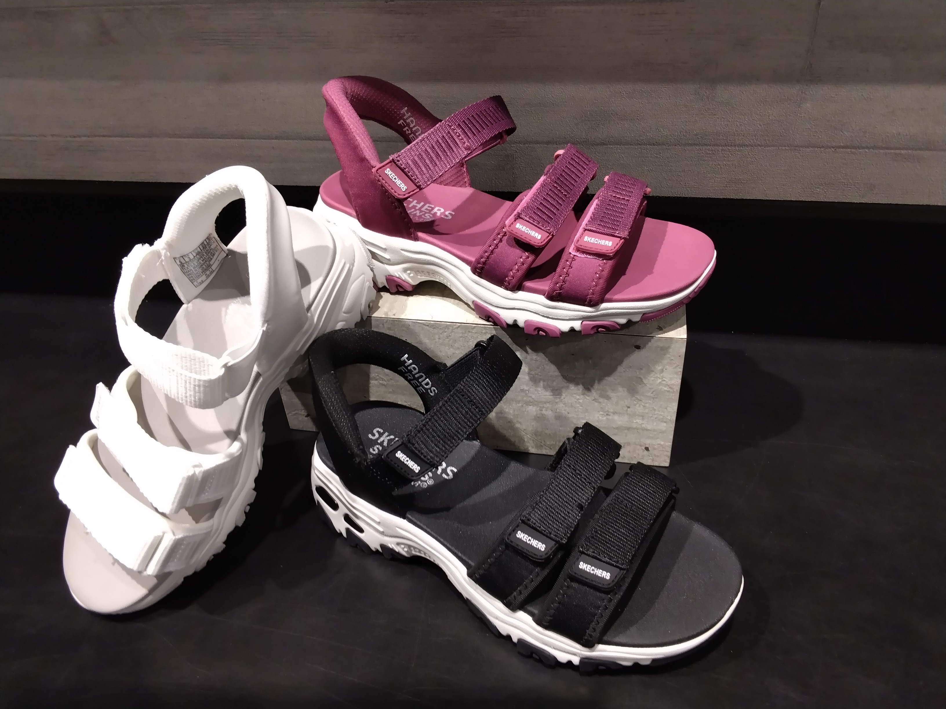 スポーティーサンダルも入荷♪