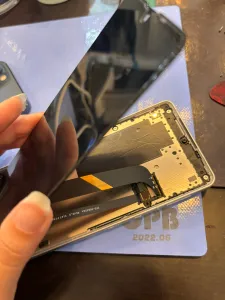 ニュース｜ショップニュース｜【AQUOS画面修理】スマホ画面のバキバキ
