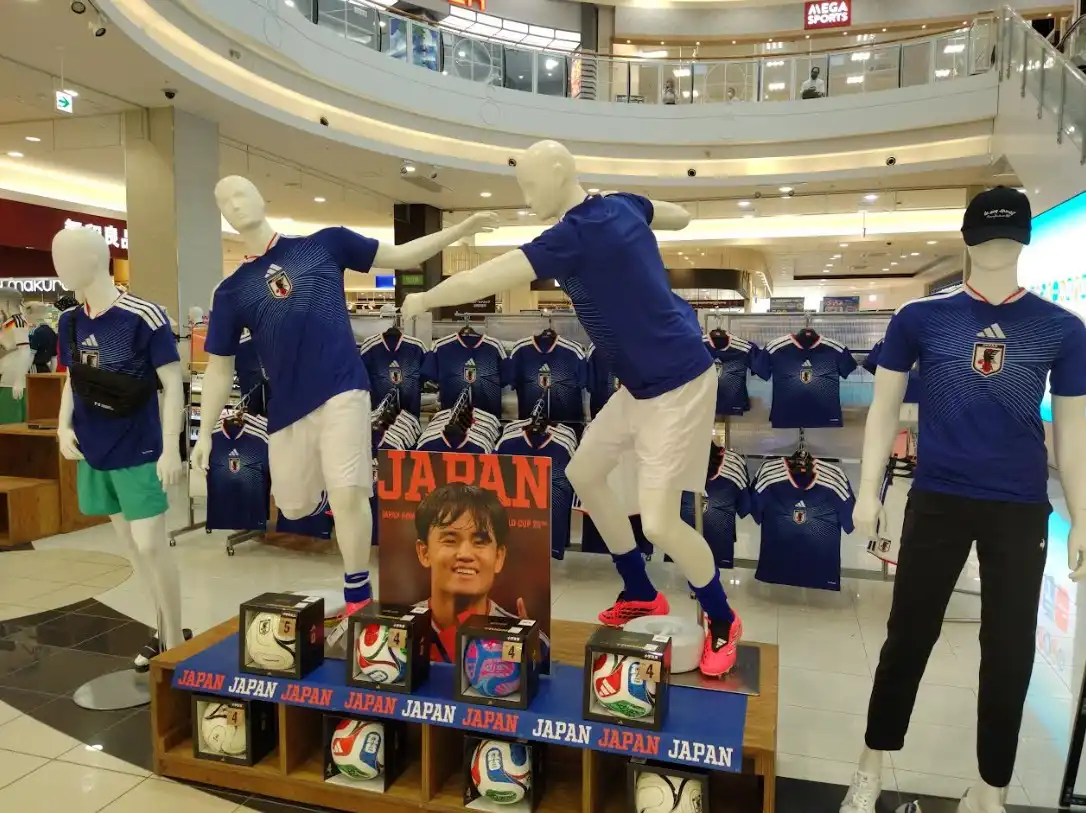 \サッカー応援グッズ販売催事 開催中/