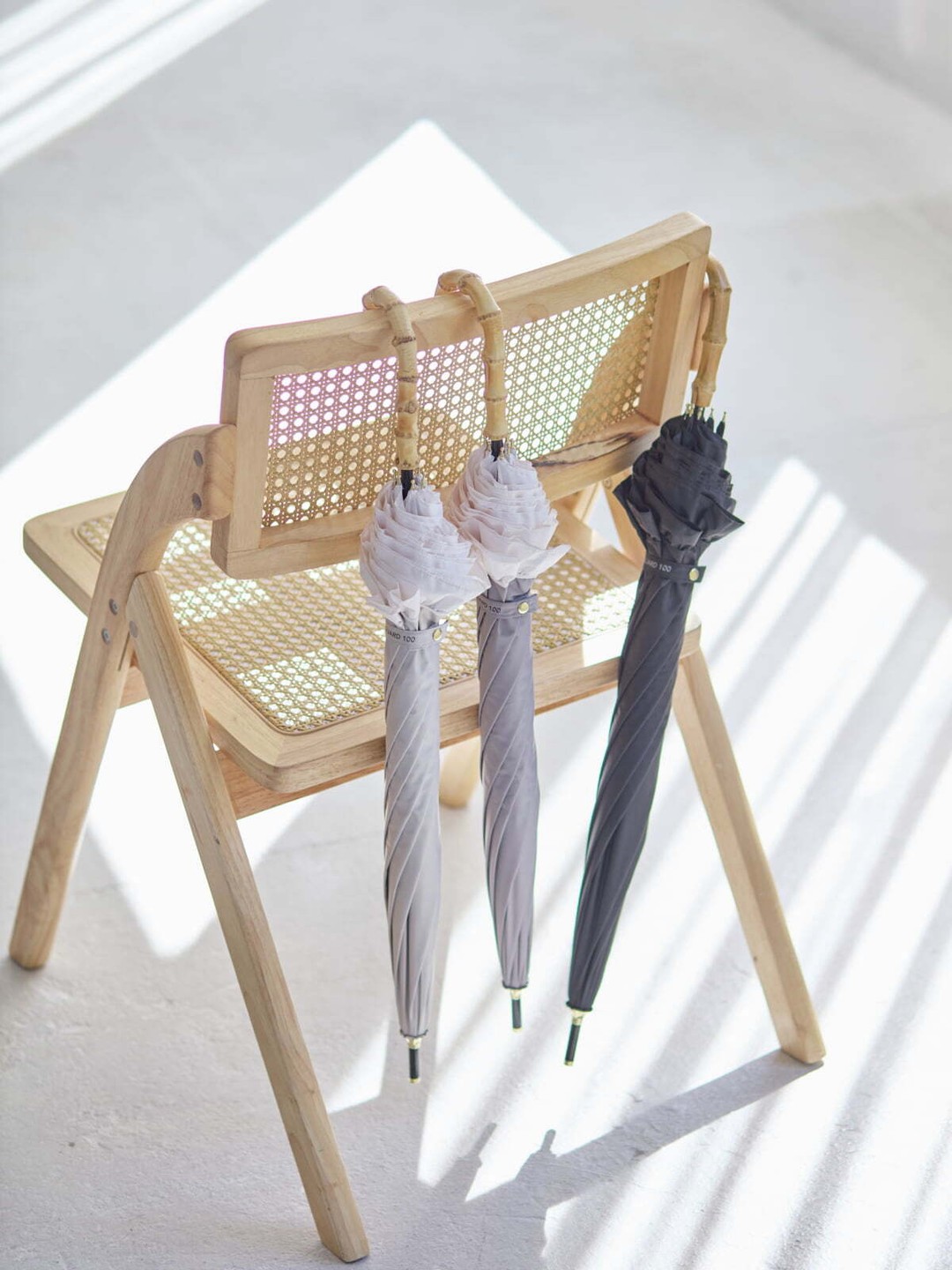 UVカット・遮光率100％！温度上昇を－24℃抑える涼しい日傘