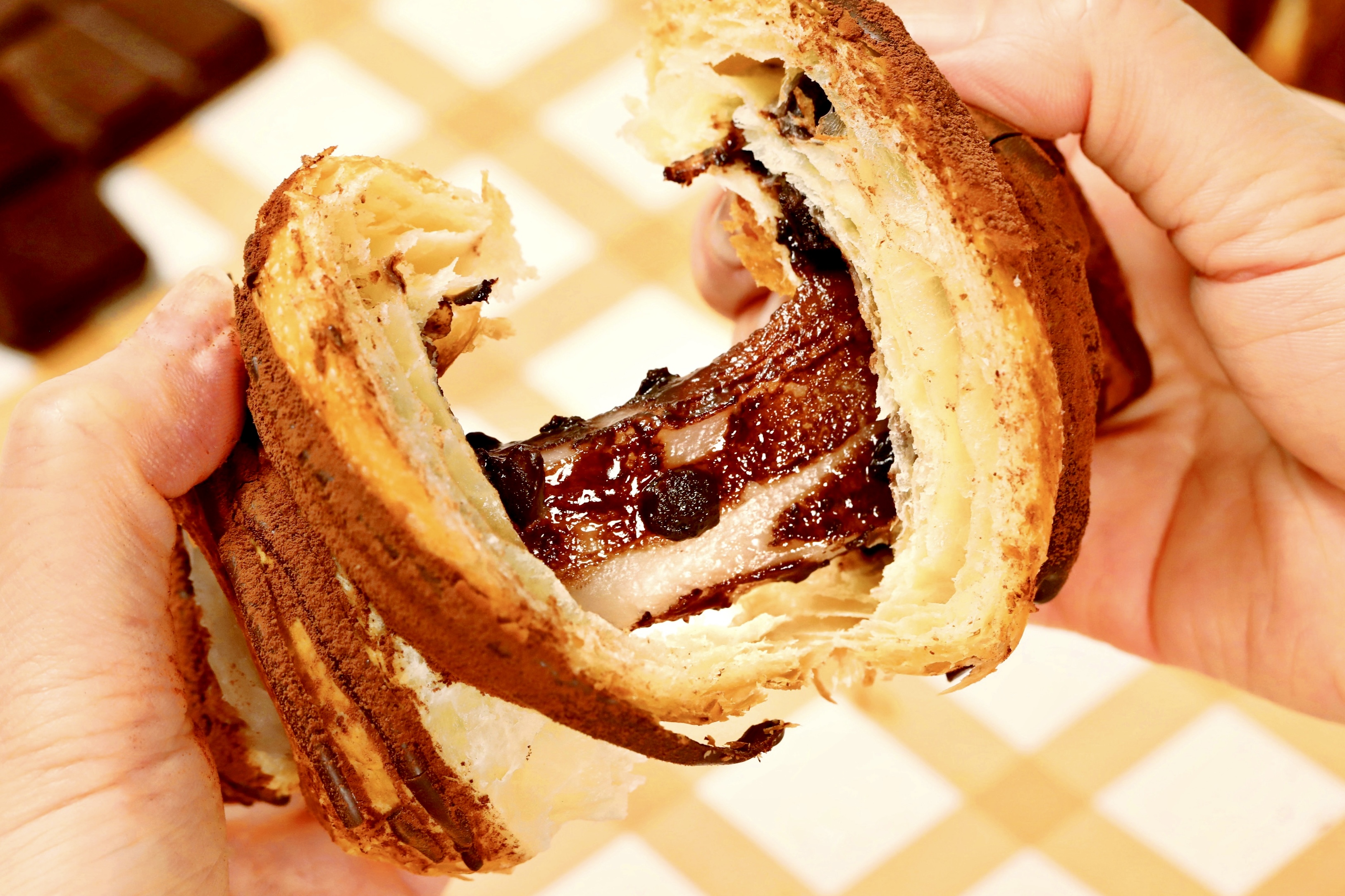 韓国で大流行！クロワッサン×餅】話題のハイブリッドパン『クロッチ』を4月1日より新発売