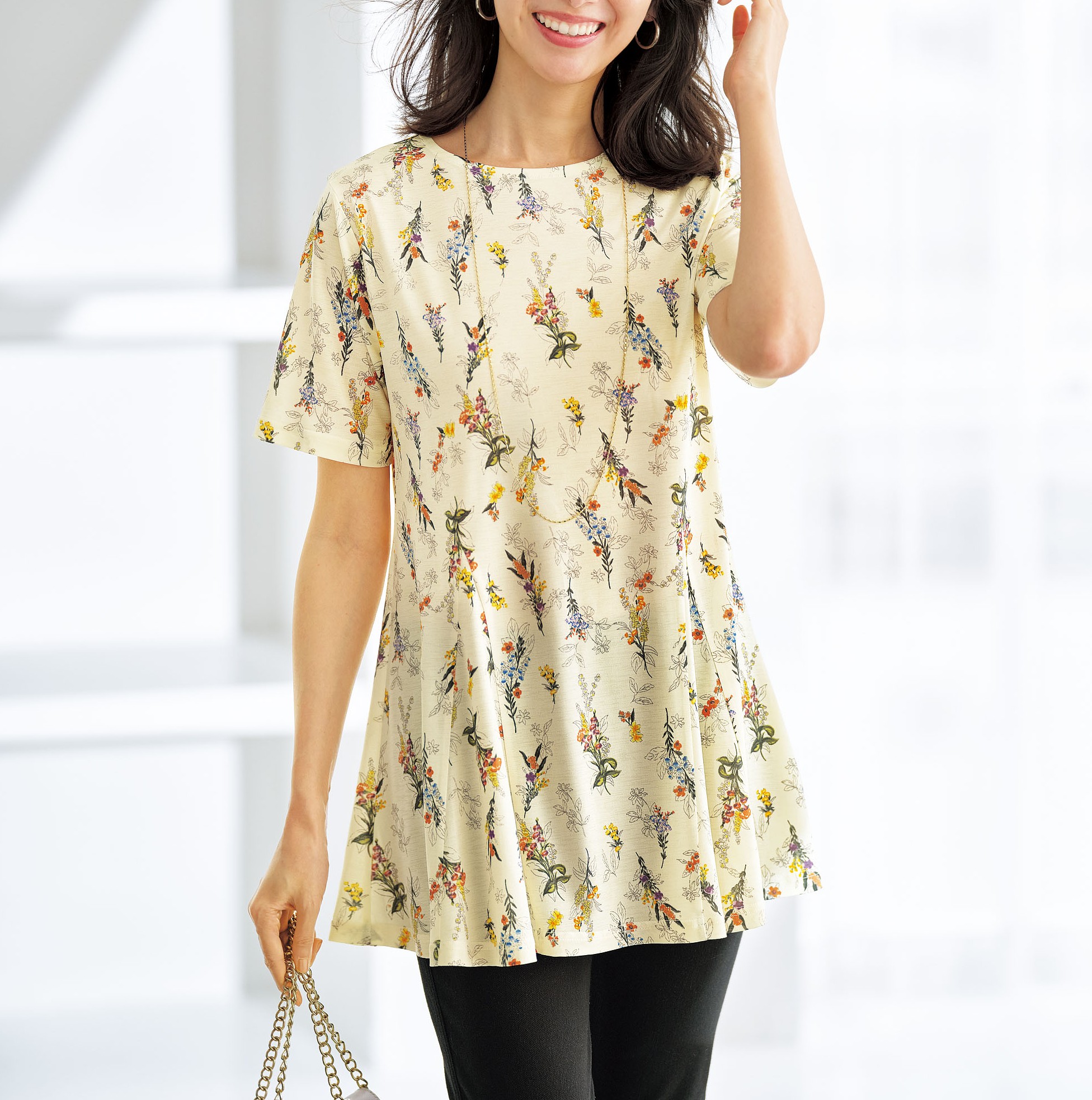 冷感フレアーシルエットプリントチュニック　M-LL　本体価格 各1,290円（税込価格 各1,419円） 3L-5L　本体価格 各1,790円（税込価格 各1,969円）