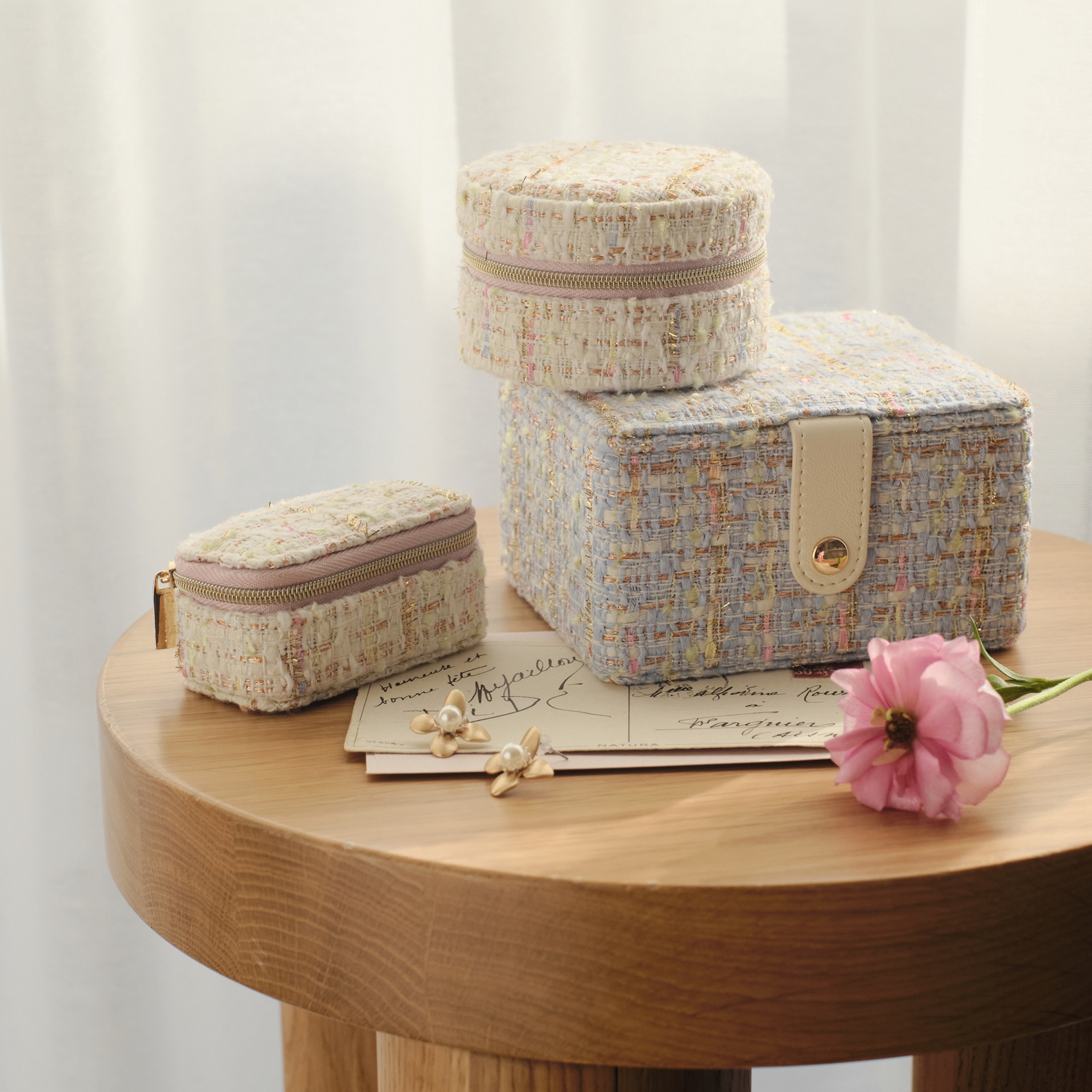 上品にきらめくツイードジュエリーボックス