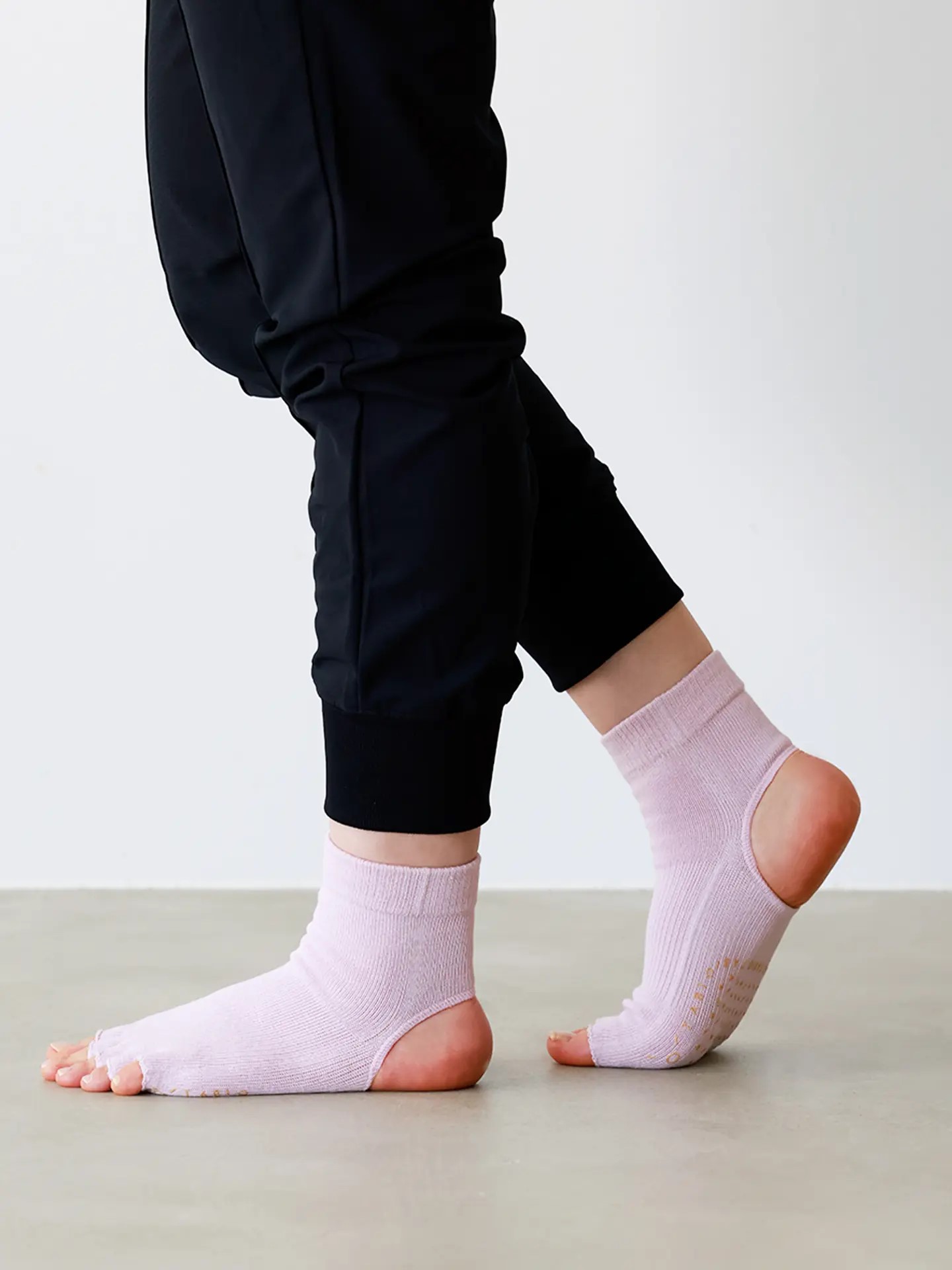 51130064　綿混指切りかかとオープンショートソックス