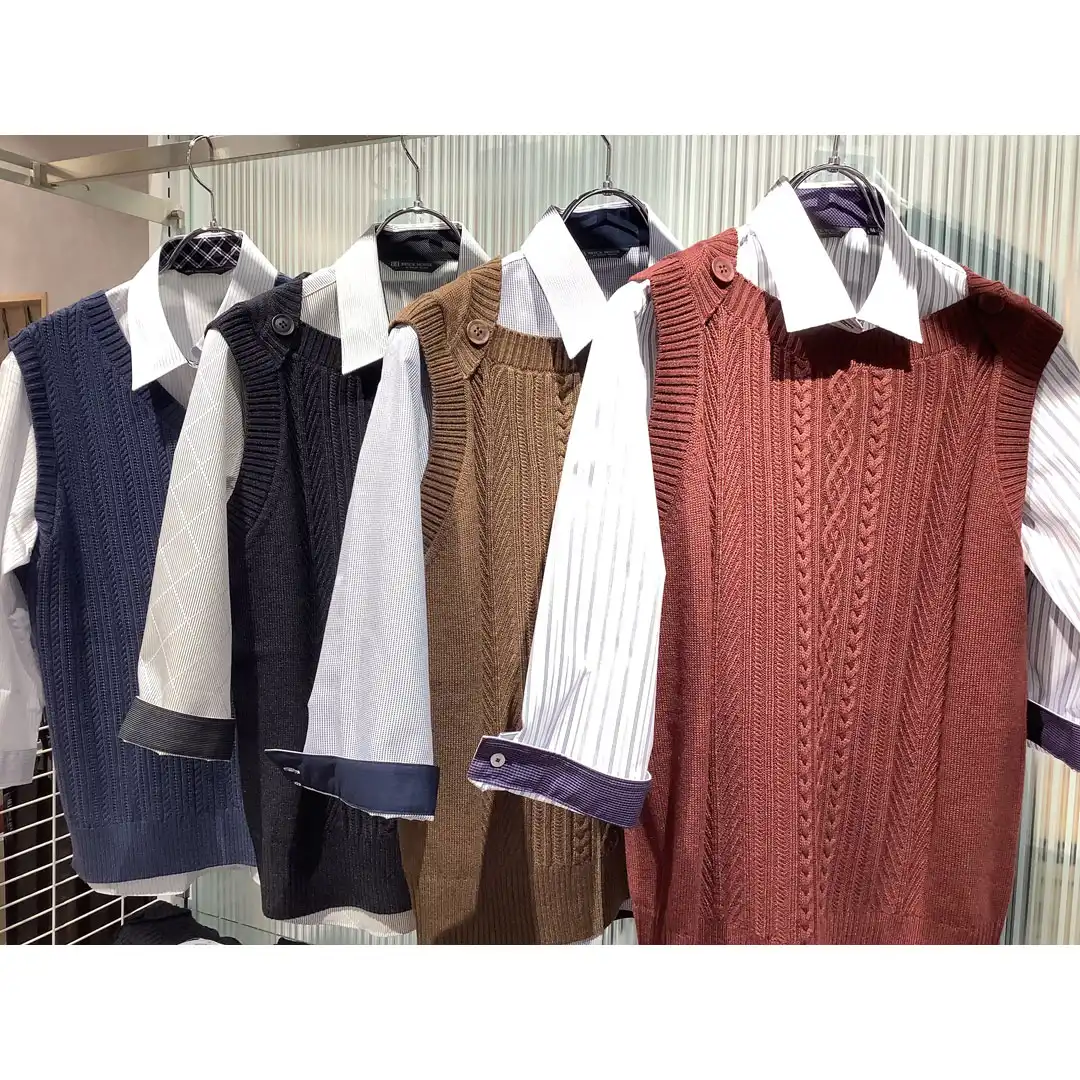 レディスニットベスト入荷しました