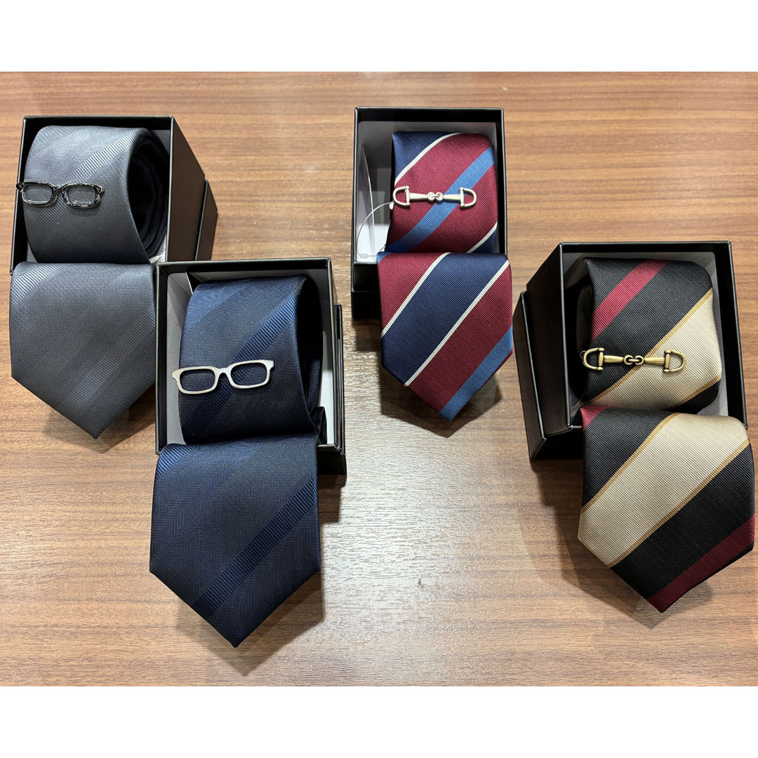 ■タイピン付きネクタイ