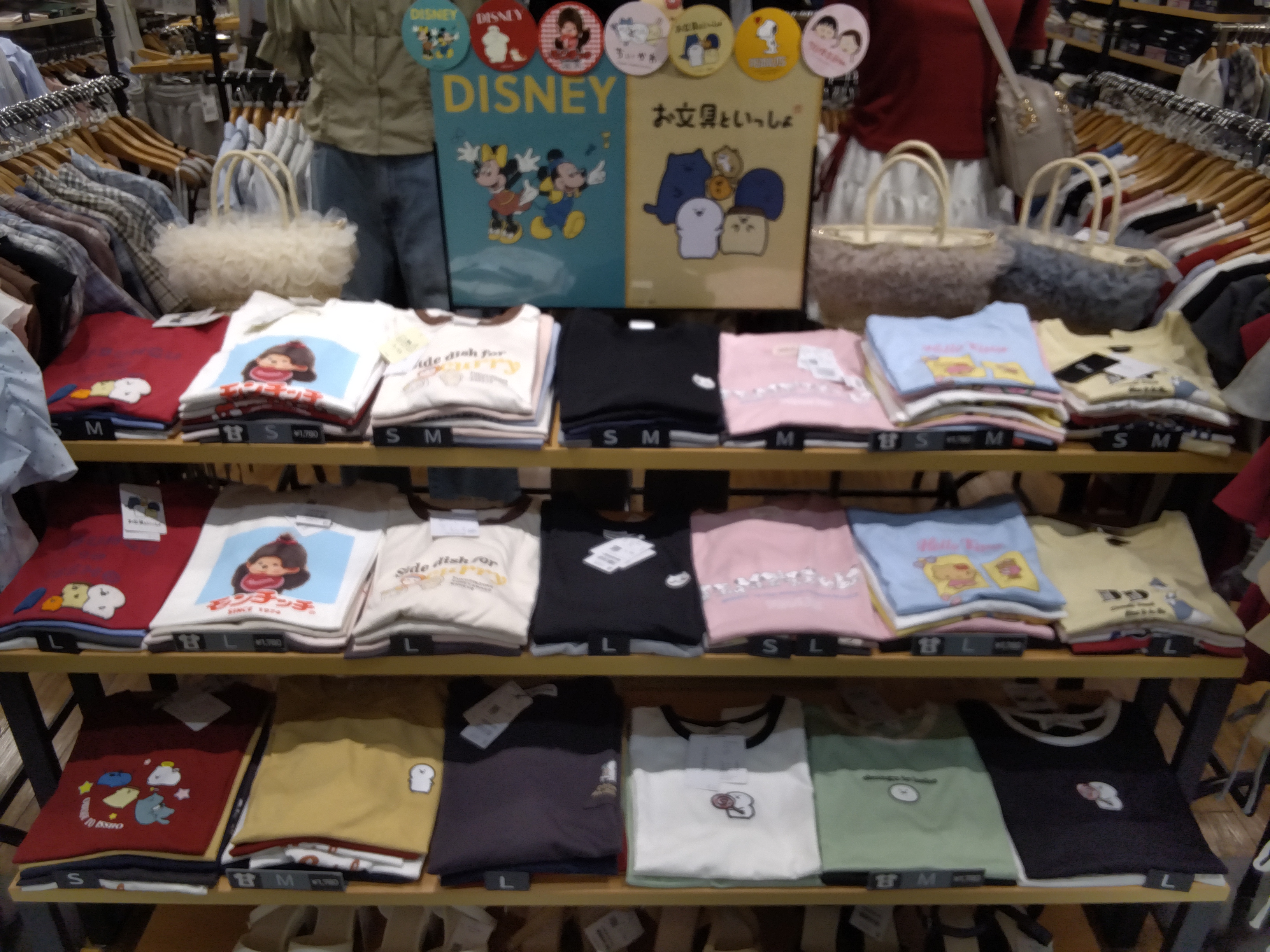キャラクター半袖Tシャツ販売中!